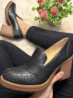 Tacon Negro detalles dorados