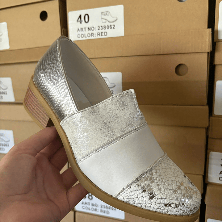 MOCASIN BLANCO TALON PLATEADO 1