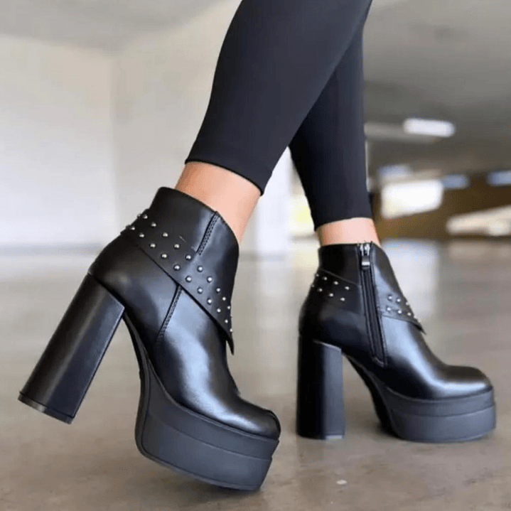 Botin Negro tachas Plataforma 1