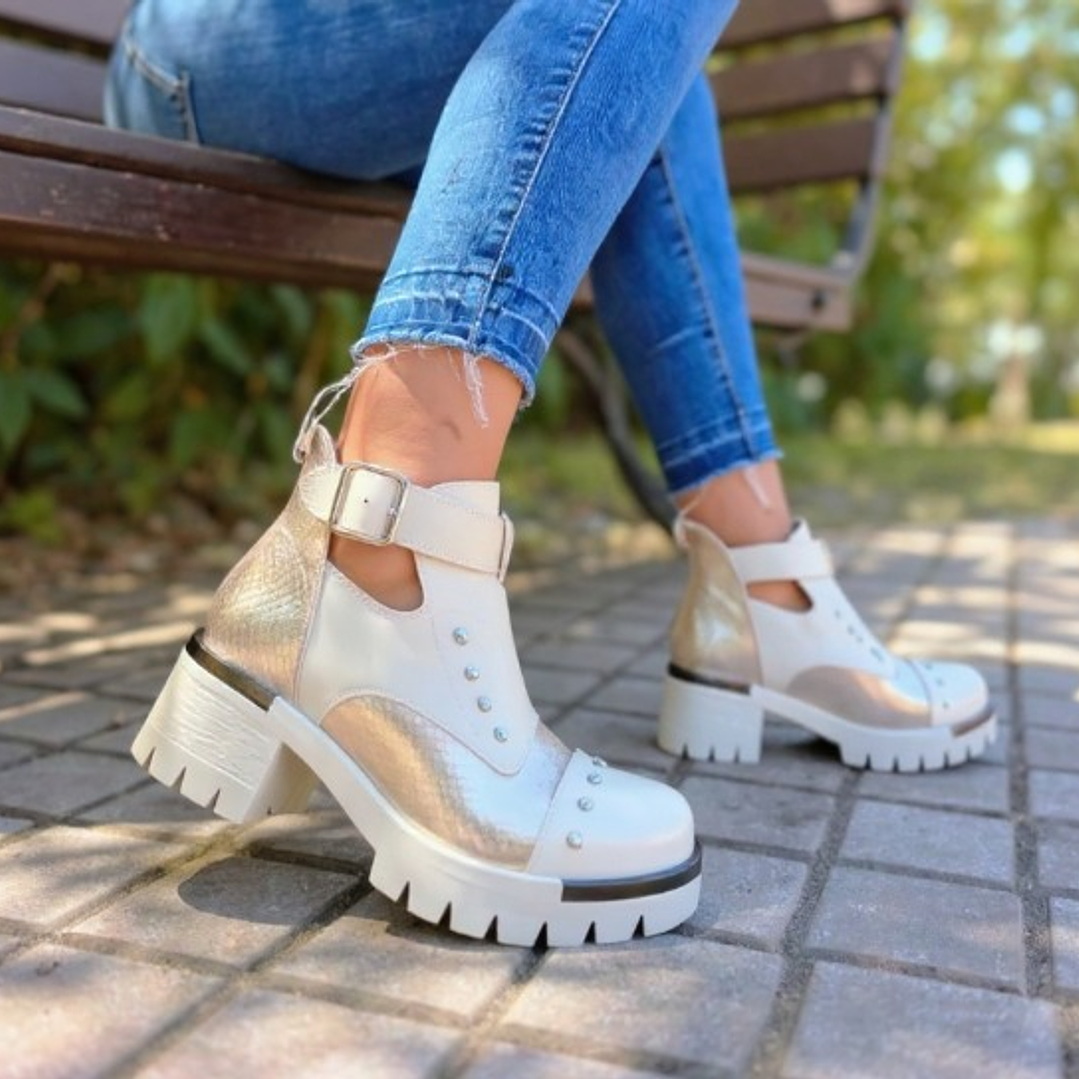 BOTIN PLATAFORMA BEIGE TACHAS 2