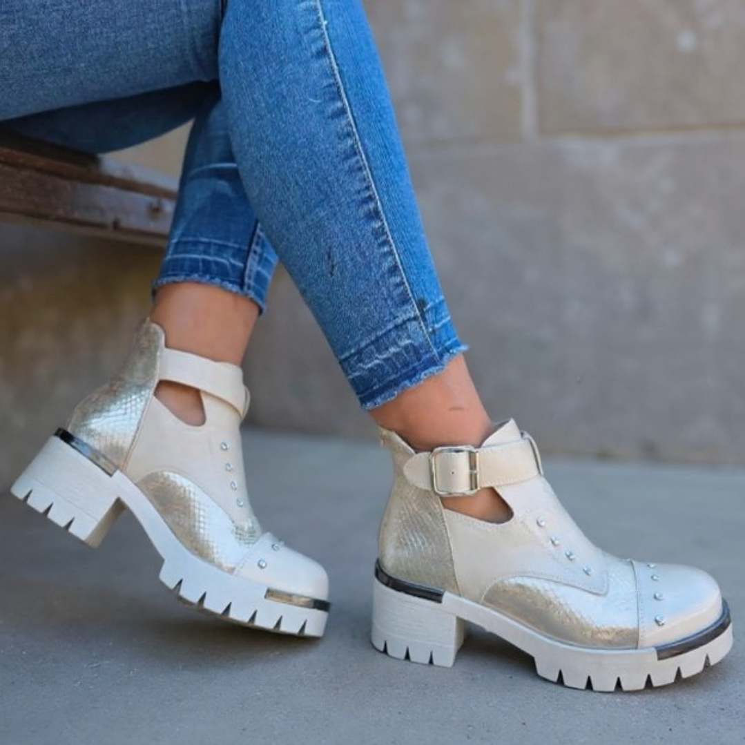 BOTIN PLATAFORMA BEIGE TACHAS 1