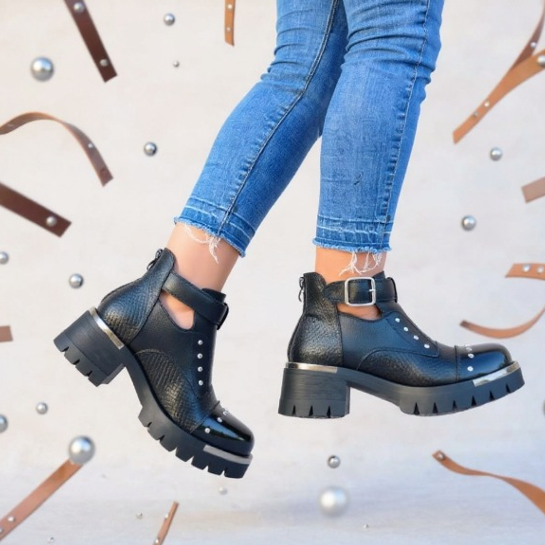 BOTIN PLATAFORMA NEGRA TACHAS 5