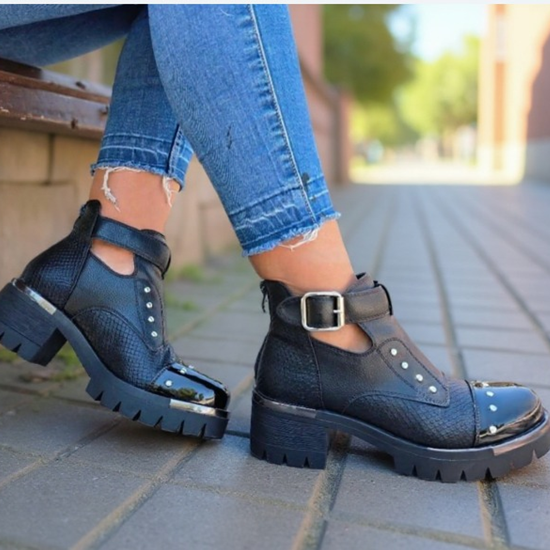 BOTIN PLATAFORMA NEGRA TACHAS 1