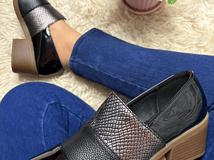 CALZADO NEGRO APLICACION CHAROL SOLO 35