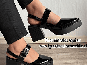 SANDALIA TACÓN COLOR NEGRO CHAROL 