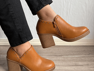 BOTIN ECOCUERO CAMELL TACHAS