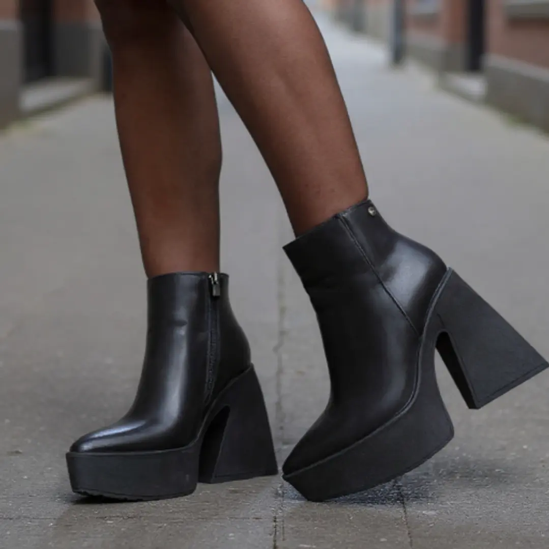 BOTIN LIZ ECOCUERO NEGRO 3