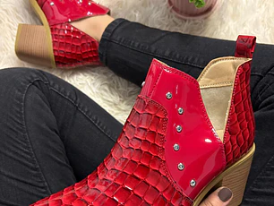 botin rojo estilo campero