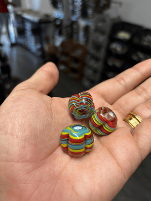 Pitanga G - Azul turquesa, Amarelo e Vermelho com Cristal