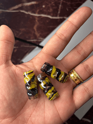 Firma Frizada L - Âmbar com Amarelo e Preto irizado