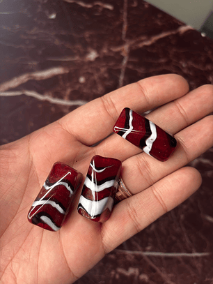 Facetado de Murano XL Vermelho com Preto e Branco