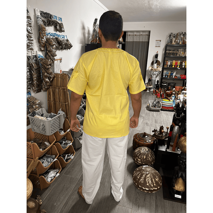 Conjunto camisa bordada amarelo c/ calça branca L 2
