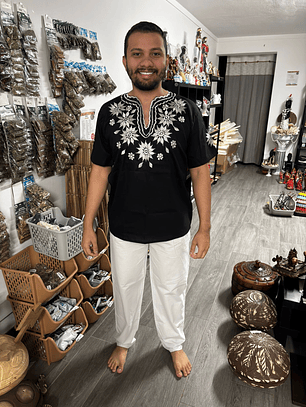 Camisa preto bordado branco L