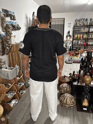 Camisa preto bordado branco L