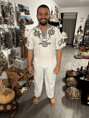 Camisa branco bordado preto XL