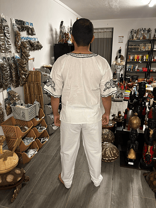 Camisa branco bordado preto XL