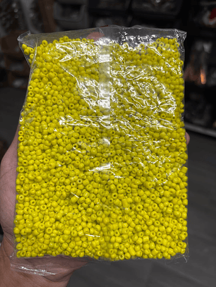 Missanga leitosa amarelo 4mm 500g