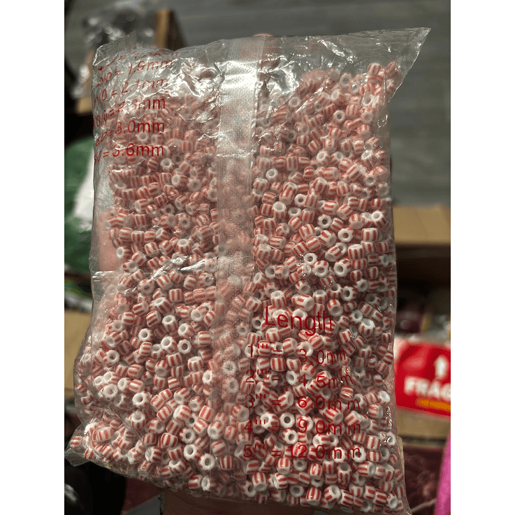 Missanga rajada branco c/ vermelho 5mm 500g 1