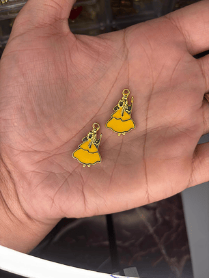 Pingente Resinado Orixá Oxum dourado