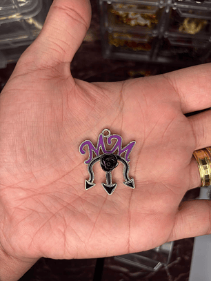 Pingente prata Maria Mulambo Resinado Roxo c/ Rosa Preta