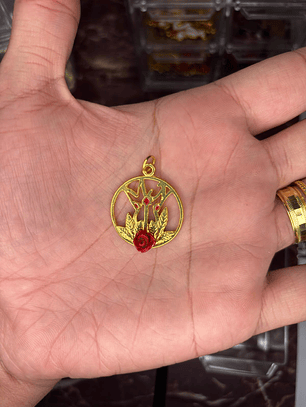 Medalha Vazada Maria Navalha dourado