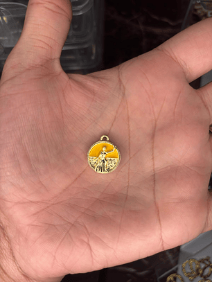 Pingente Ferramenta Orixa Medalha Oxum dourado