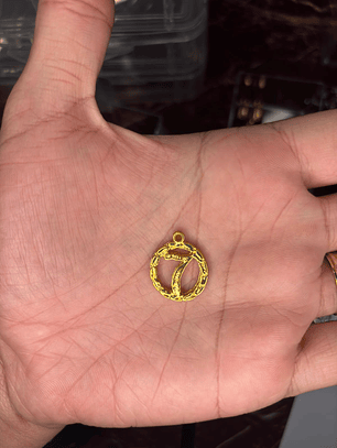 Pingente de Número 7 dourado