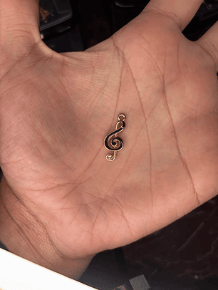 Pingente nota Musical S - dourado c/ preto