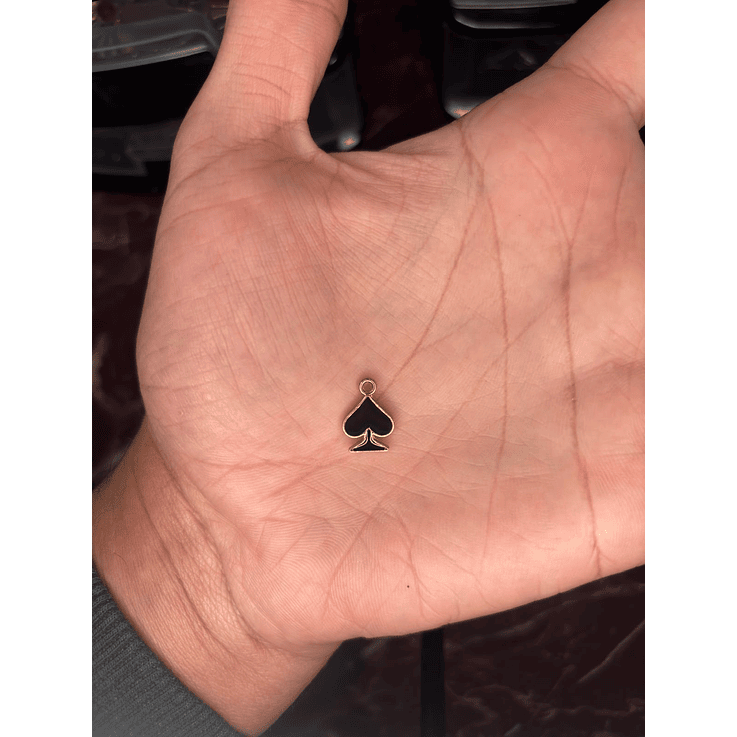 Pingente A de espadas S - dourado c/ preto 1