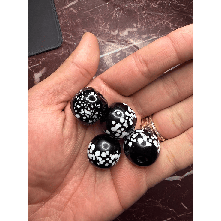 Bola de murano preto com branco L 1