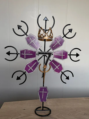 Ferro Pombagira coroa com corações 60cm