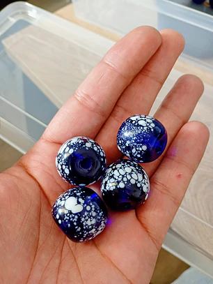Bola L azul marinho com rajado branco 