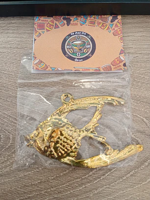 Pingente peixe dourado e prata