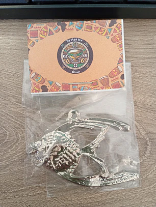 Pingente peixe dourado e prata