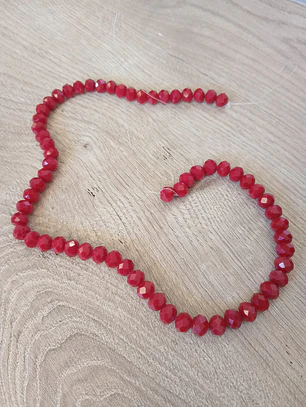 Fio de contas cristal vermelho cereja leitoso 6mm - 65 contas