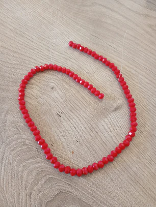 Fio de contas cristal vermelho cereja leitoso 4mm - 86 contas