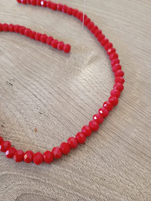 Fio de contas cristal vermelho cereja leitoso 4mm - 86 contas