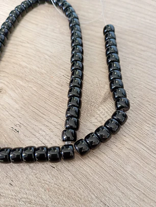 Fio de contas loiça preto 8mm - 65 contas