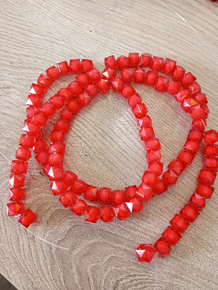 Fio acrílico quadrado facetado cristal vermelho 8mm