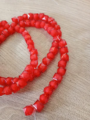 Fio acrílico quadrado facetado cristal vermelho 8mm