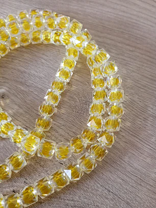 Fio acrílico quadrado facetado cristal miolo amarelo 8mm
