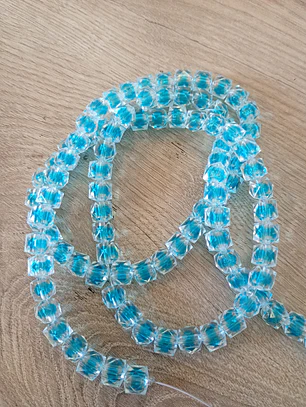Fio acrílico quadrado facetado cristal miolo azul turquesa 8mm
