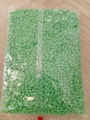 Missanga verde leitoso - 500g
