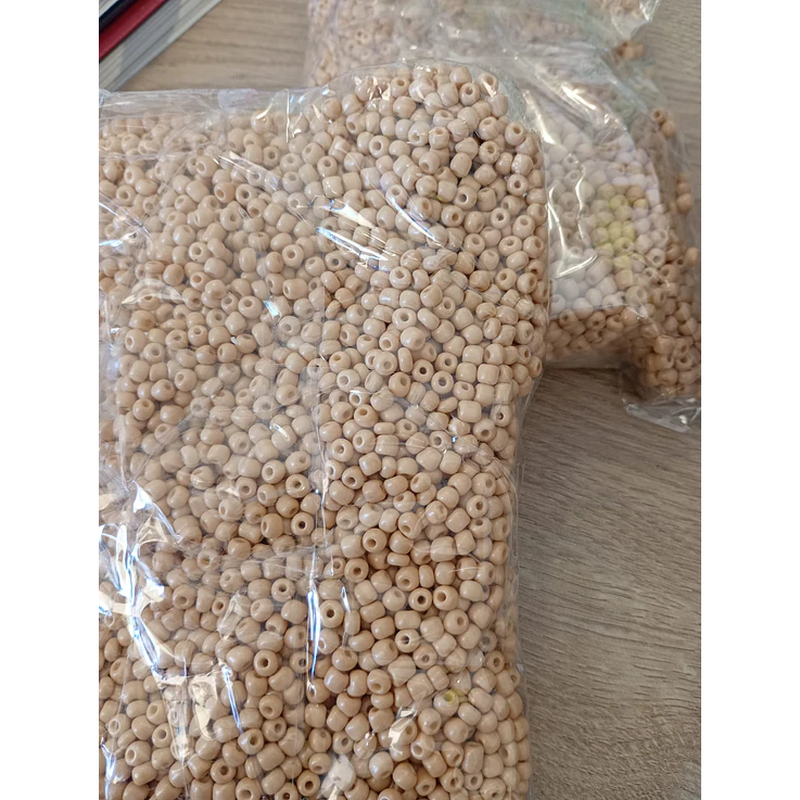 Missanga Bege leitoso 4mm - 500g 1