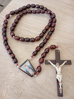 Terço madeira Nossa Senhora das Graças 84cm