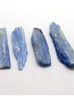 Pedra bruta Cianita azul 