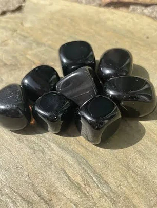 Obsidiana negra polida