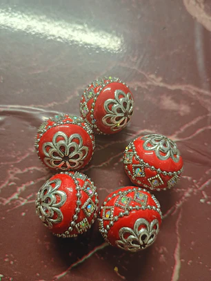 Firma bola vermelho trabalhada com strass