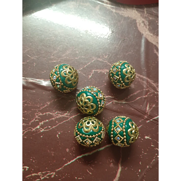 Firma bola verde trabalhada com strass 1