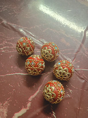 Firma bola vinho trabalhada com strass